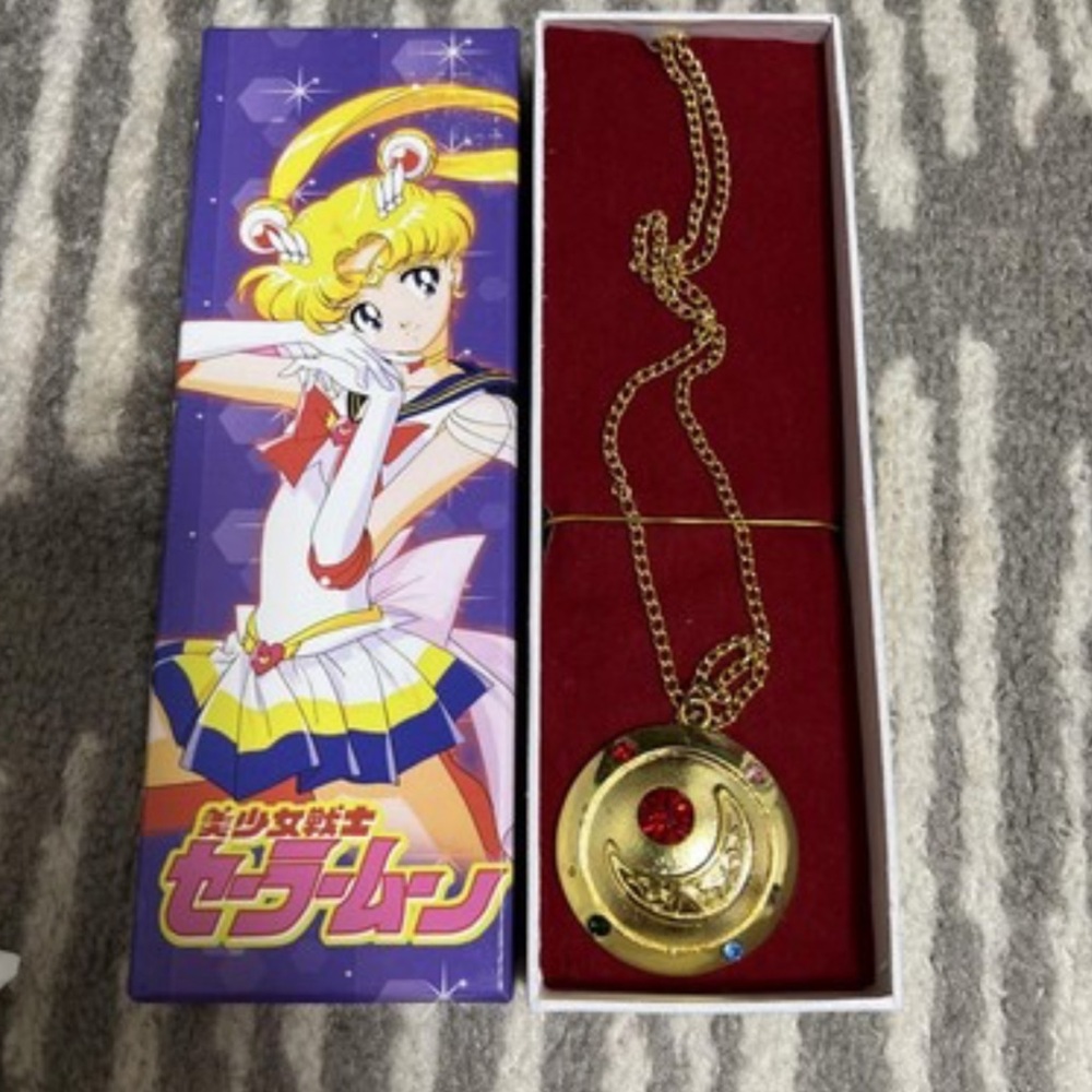 Sailor Moon Gold Pendant Necklace with original box